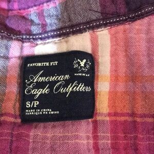 American Eagle Favorite Fit pink/purple plaid long sleeve button up shirt size s